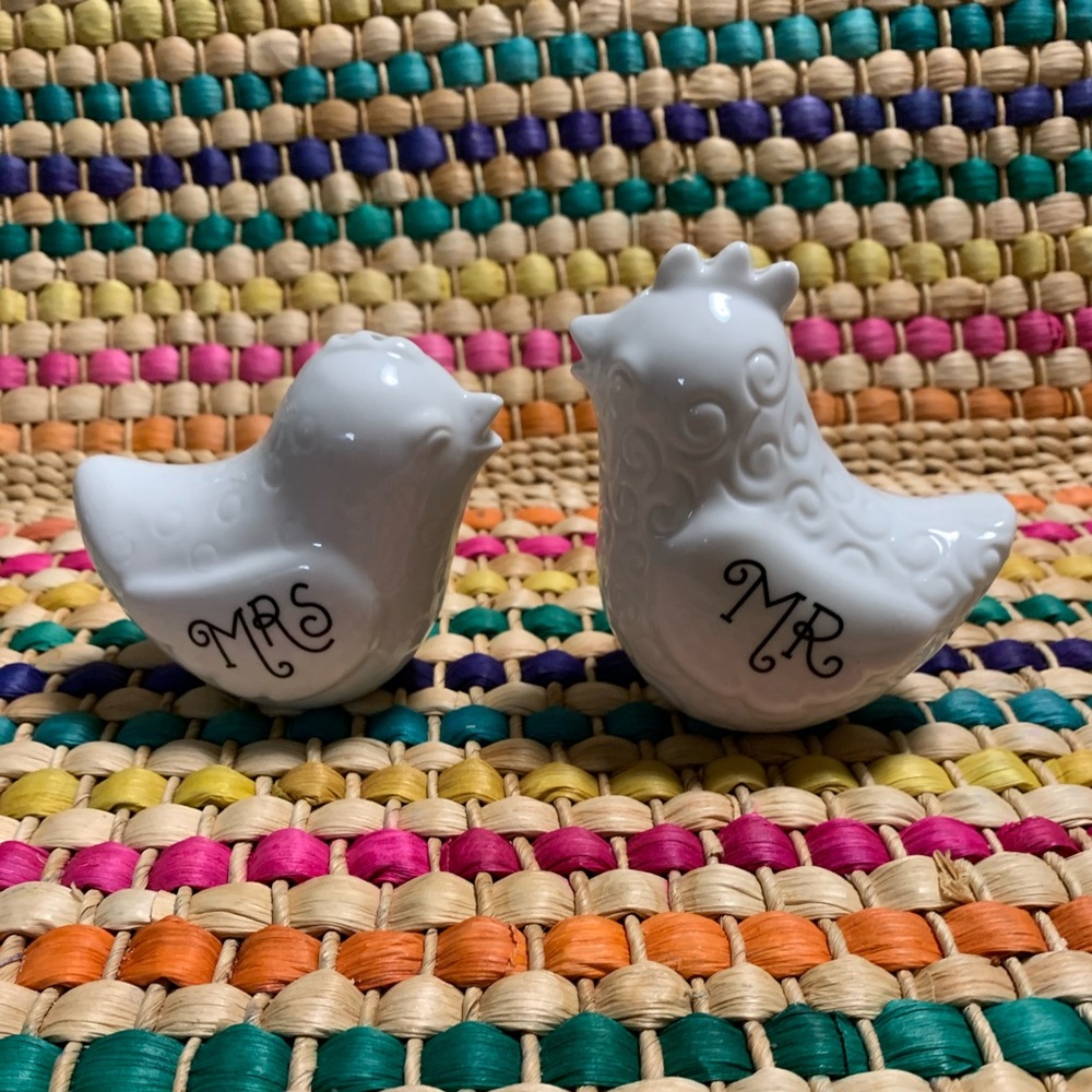 Lenox Mr./Mrs. Rooster and Chicken salt/pepper NEW